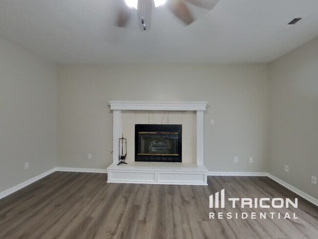 Building Photo - 1716 Lynn Cir