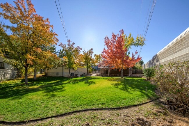 Building Photo - Gorgeous Home in Cottonwood Heights!