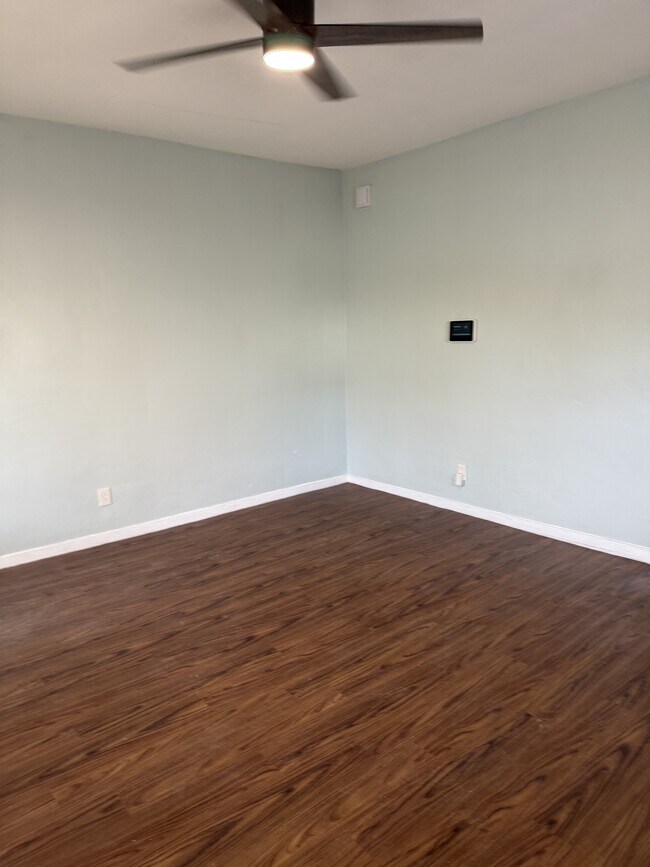 Building Photo - 1310 Pirl St