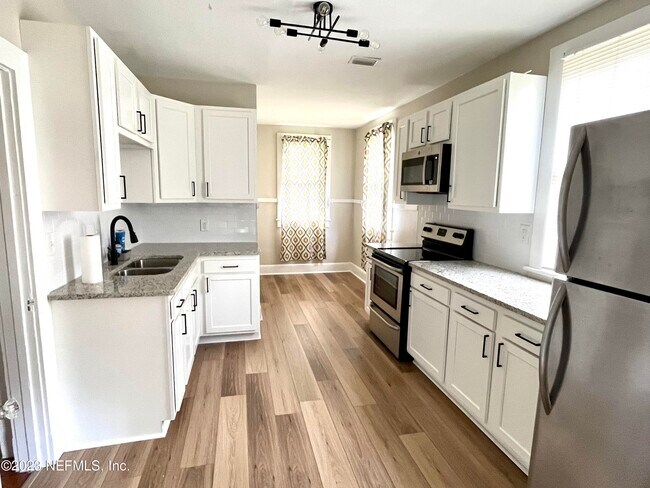 Foto del edificio - 1556 Dancy St