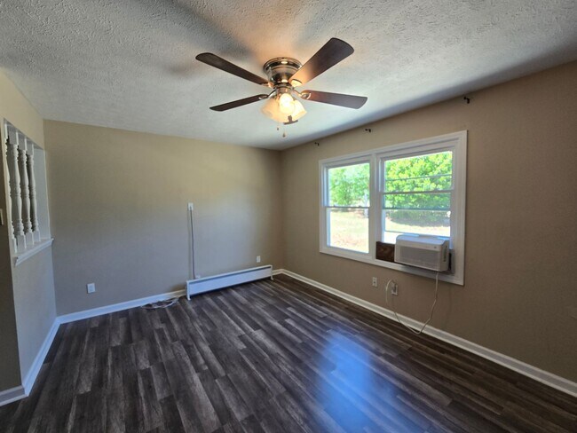 Foto del edificio - 5523 Livingston Dr