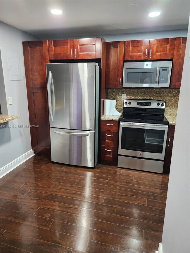 Foto del edificio - 681 S Hollybrook Dr