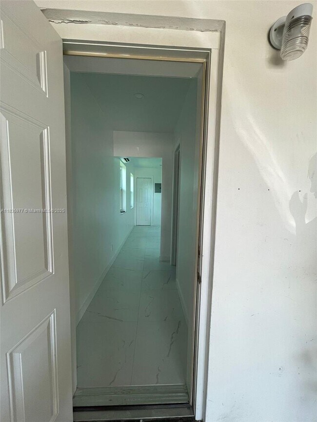 Foto del edificio - 5731 SW 53rd Terrace