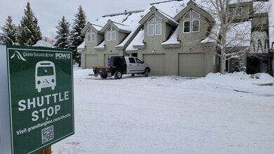 Building Photo - 910 Powder Valley Rd