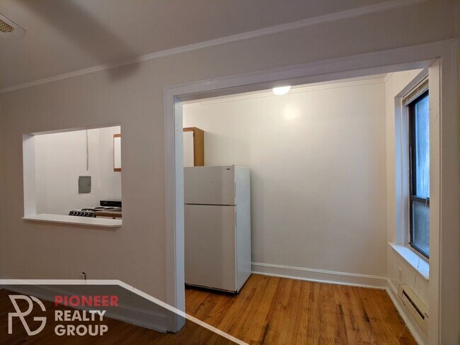 Foto del edificio - 3345 N Marshfield Ave