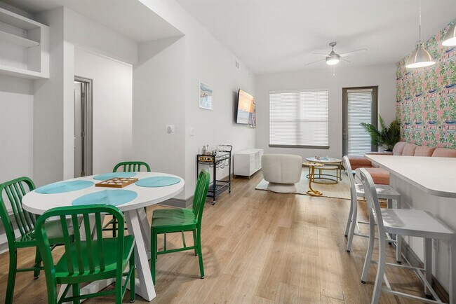 Foto del edificio - 8936 Williams Cir