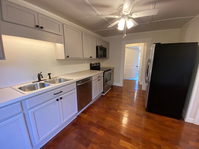 Building Photo - 333 E Catawba Ave