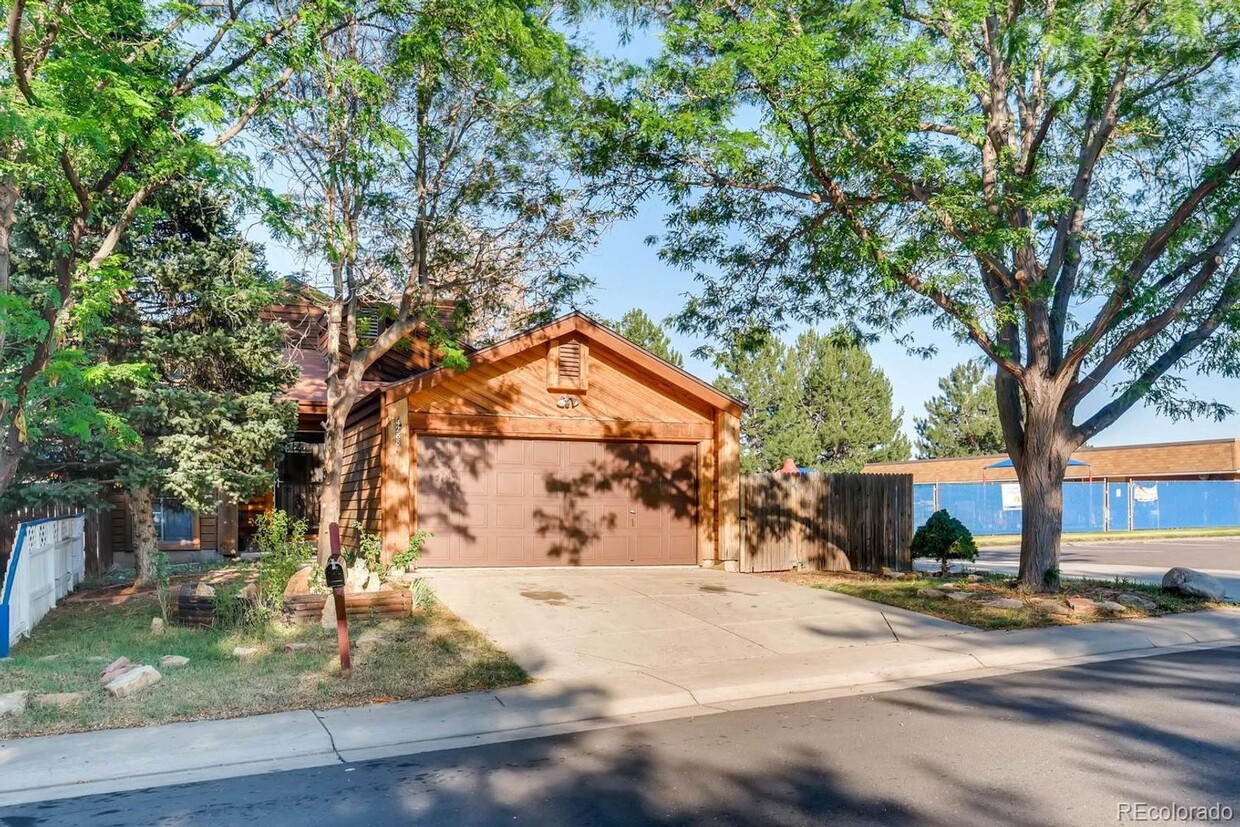 Primary Photo - 5 bedroom Home in Cherry Creek School Dist...