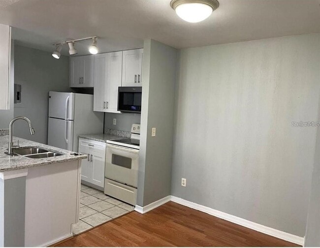 Building Photo - 6064 Westgate Dr