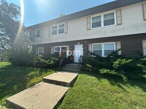 Building Photo - 5831 Creekview Ct W
