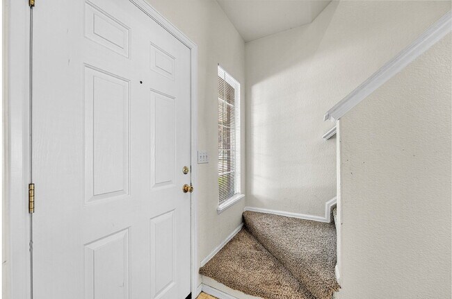 Foto del edificio - $1,995.00 - 2 Beds, 2.5 Bath, Condo in Tho...