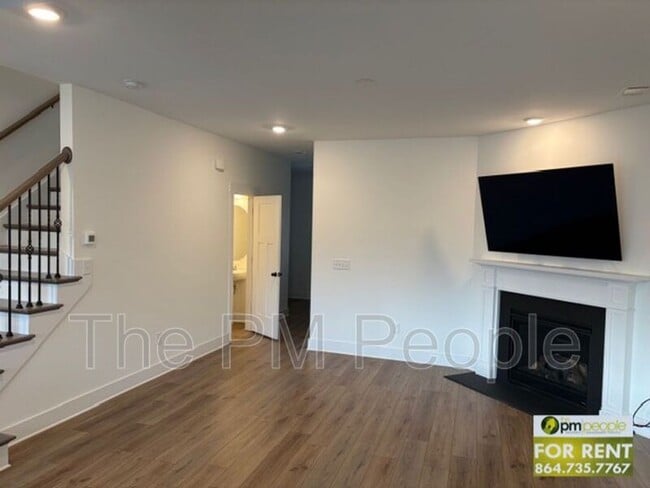 Building Photo - 44 Mardale Ln