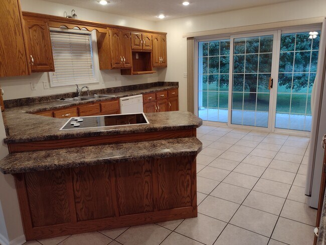 Foto del edificio - 1319 Deadra Dr