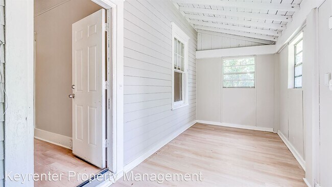 Building Photo - 3 br, 2 bath House - 1357 W 16 St