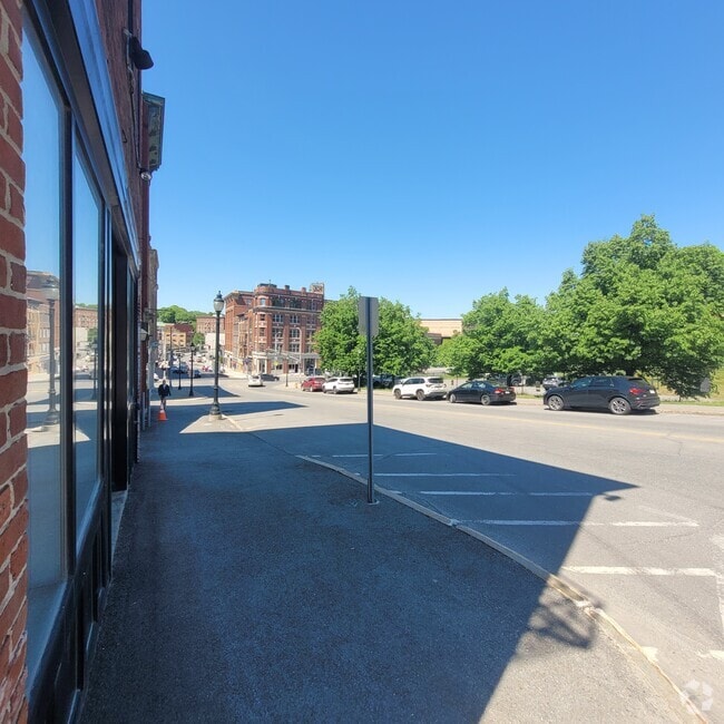 Building Photo - 148 French St