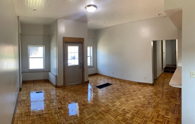 Foto del edificio - NW 3 bed side by side duplex 501 11th