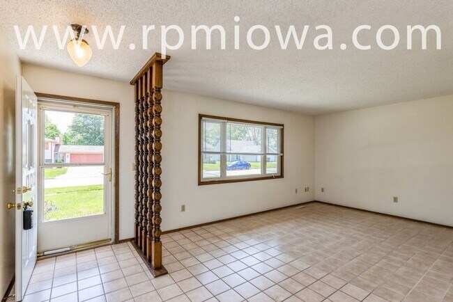 Foto del edificio - SHORT TERM LEASE!!  4 Bedroom, 2 Bath Home In Ames