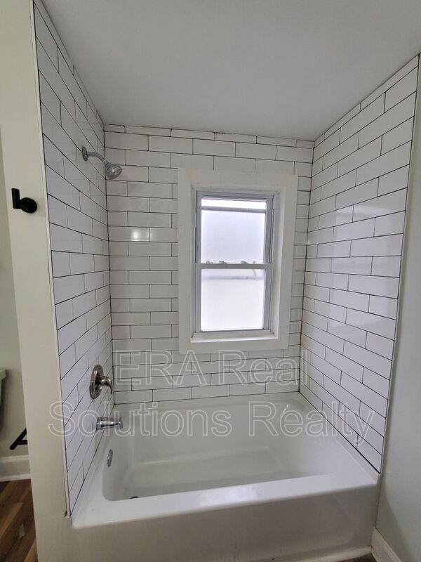 Building Photo - 1384 E 23rd Ave