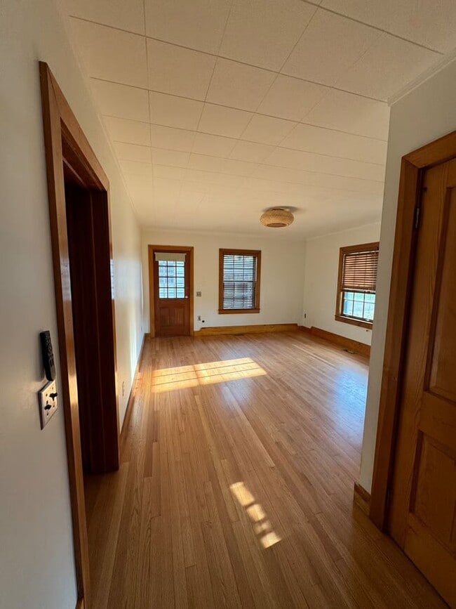Building Photo - Cute 3 Bedroom 1 Bathroom 1 Car Garage home!!