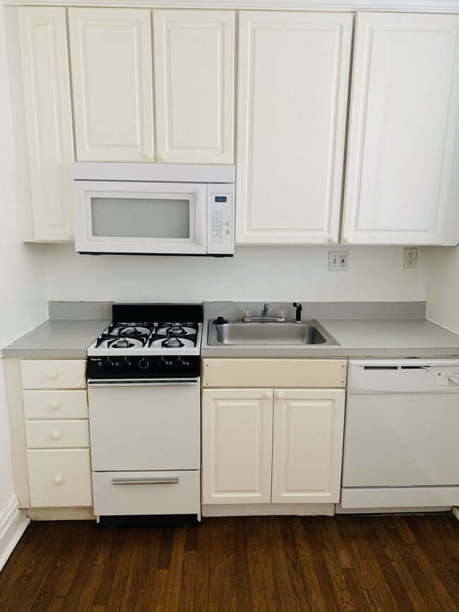 Building Photo - 1107 Bellevue