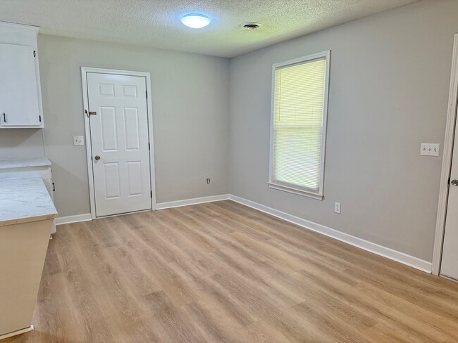 Building Photo - 1209 Furches Ave