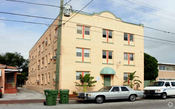 Foto del edificio - Nathalie Court Apartments