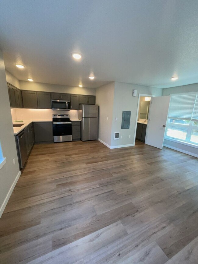 Foto del edificio - 8537-8537 N Saint Louis Ave