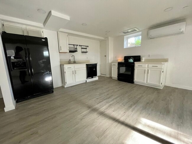 Building Photo - 7316 Oak St