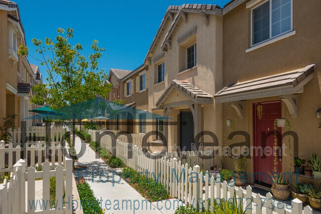 Foto del edificio - 1453 Levant Ln