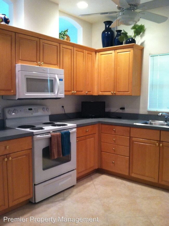 Foto del edificio - 3 br, 2.5 bath House - 555 101st Ave N