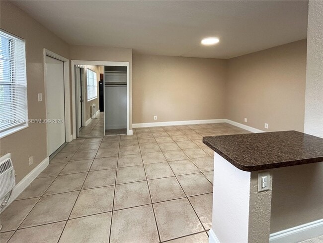 Foto del edificio - 715 NE 6th St