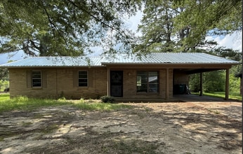 Building Photo - 3061 Moore Ave