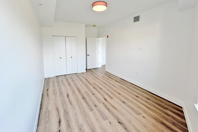 Building Photo - Brand New Pet Friendly 2 Bed Apartment Ren...