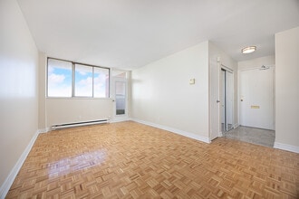 Building Photo - 435 Eglinton Ave E