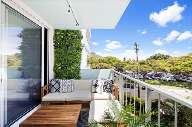 Foto del edificio - Hale Pono Waikiki by Gather: High-End 2BR, 1 Block to Waikiki, w/ Parking