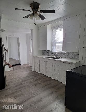 Building Photo - 2 br, 1 bath Townhome - 142 W King St