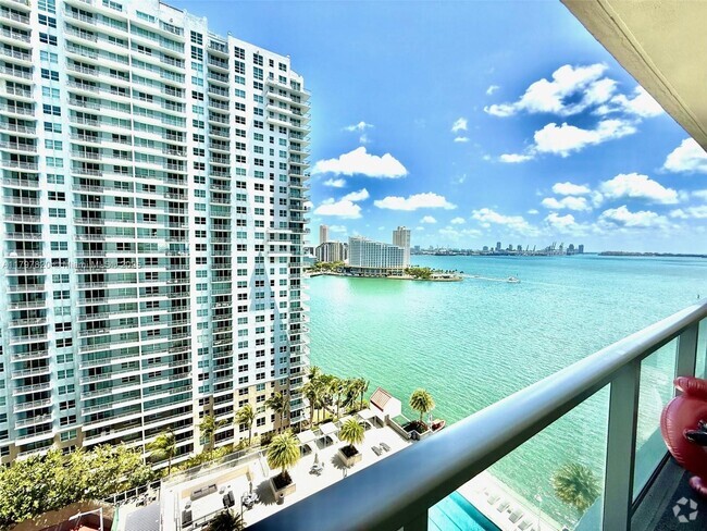 Building Photo - 1155 Brickell Bay Dr