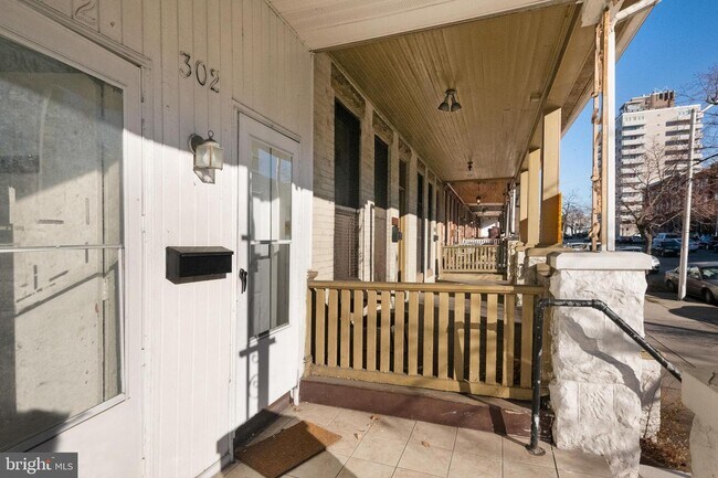 Building Photo - 302 E 25th St