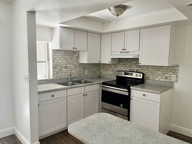 Building Photo - 3431 Helena Dr