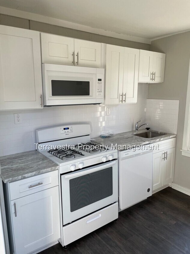 Primary Photo - 3 Bed/1 Bath Single Family Home!