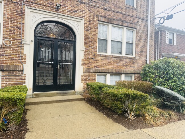 Building Photo - Teaneck Properties