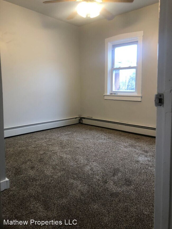 Building Photo - 3 br, 1 bath House - 726 S Queen St.