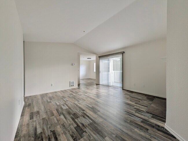 Foto del edificio - 7453 Newcastle Golf Club Rd