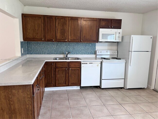 Building Photo - 1731 SW 41st Ave
