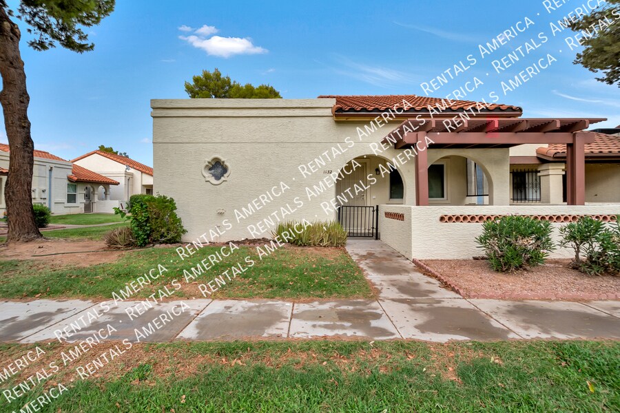 Primary Photo - 5136 E Evergreen St
