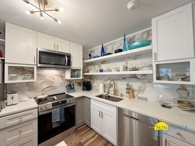 Foto del edificio - Luxury Waterfront Living in the Heart of F...