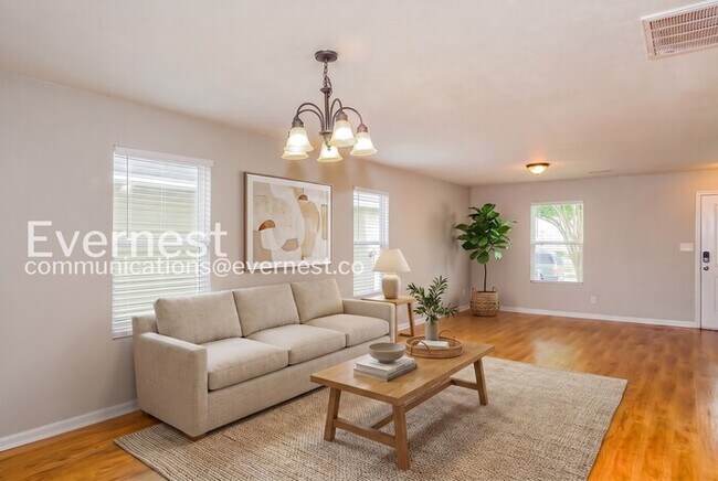Foto del edificio - 201 Cloverbrook Dr