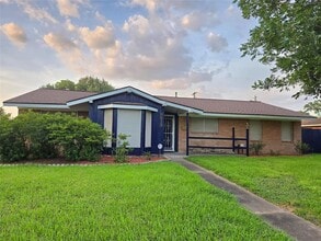 Building Photo - 8918 Mobud Dr