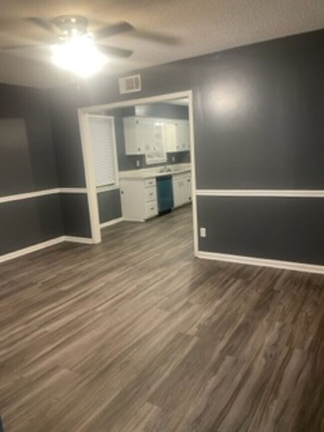 Building Photo - Newly Renovated Home near Raleigh- Millington