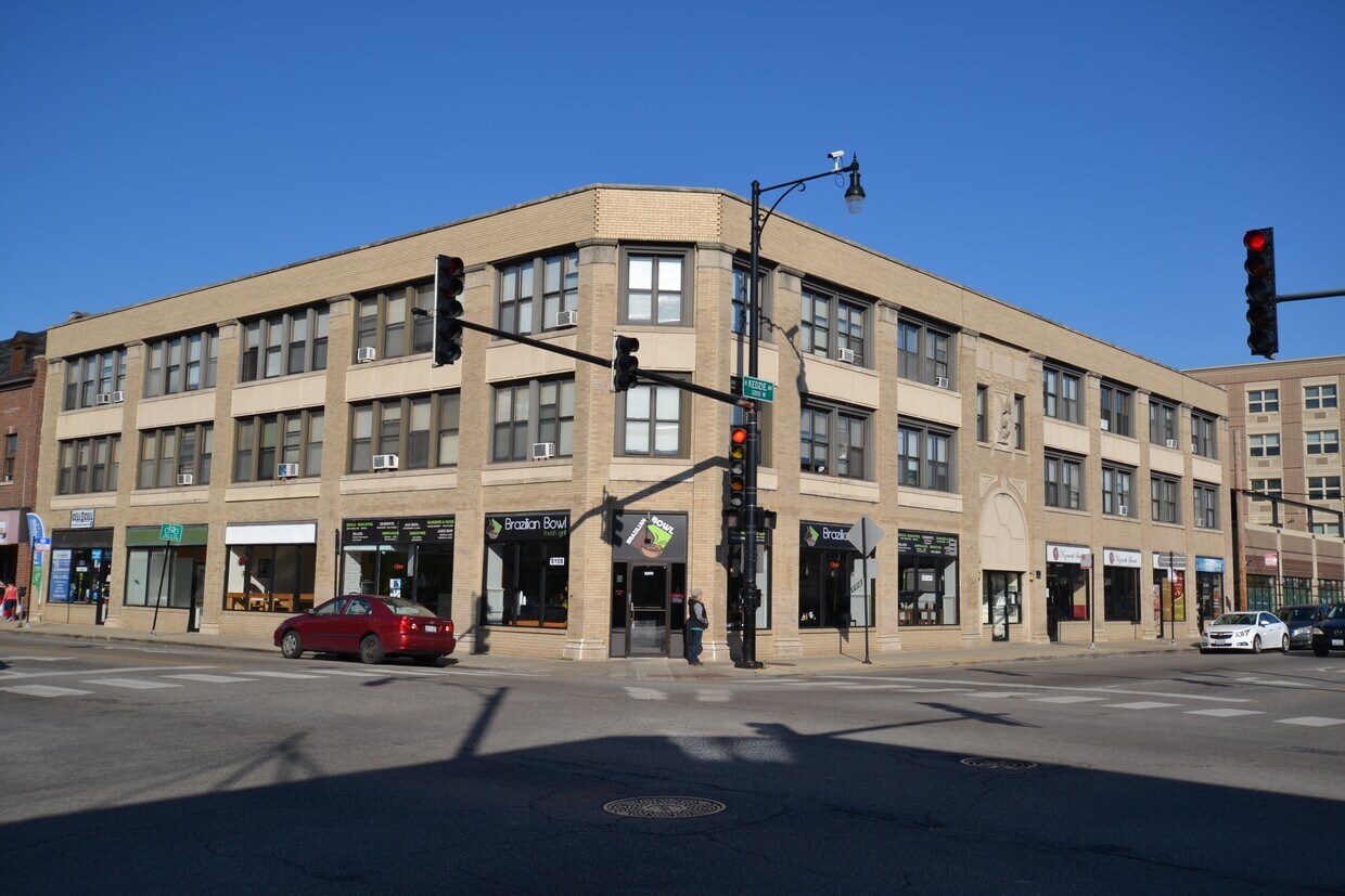 Foto del edificio - 3200-3208 W Lawrence Ave